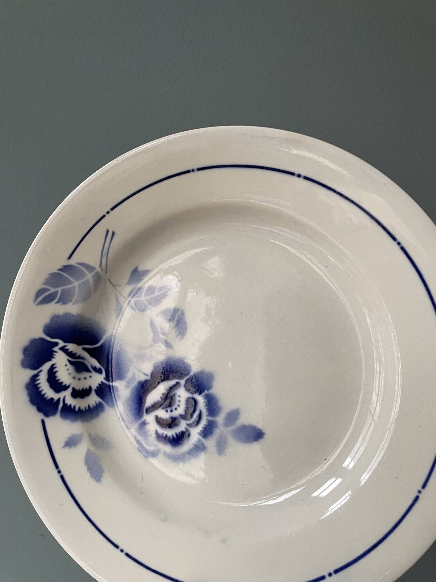 Set of 8 vintage st Amand flat plates made in France