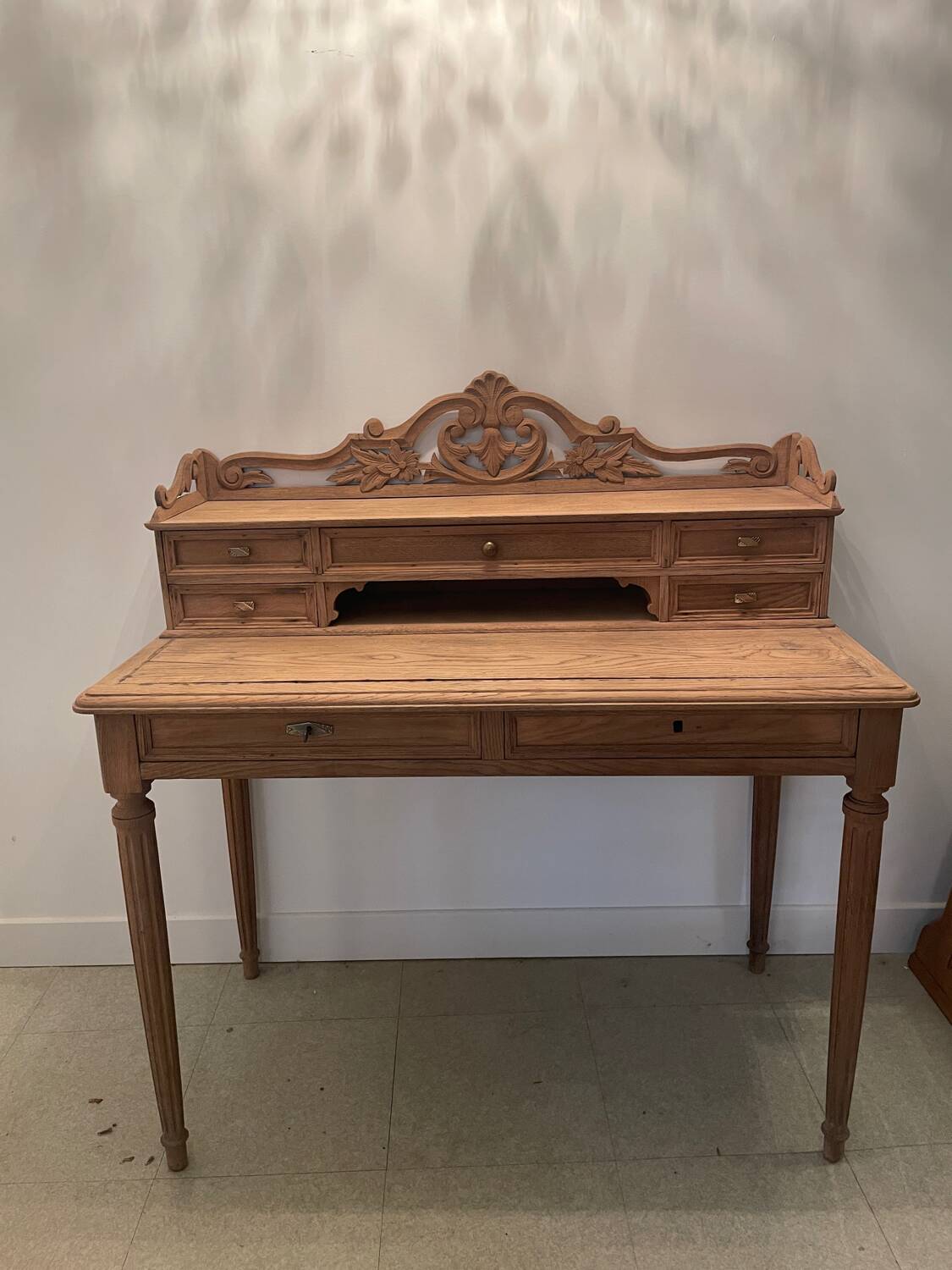 Small Art Deco airbrushed desk