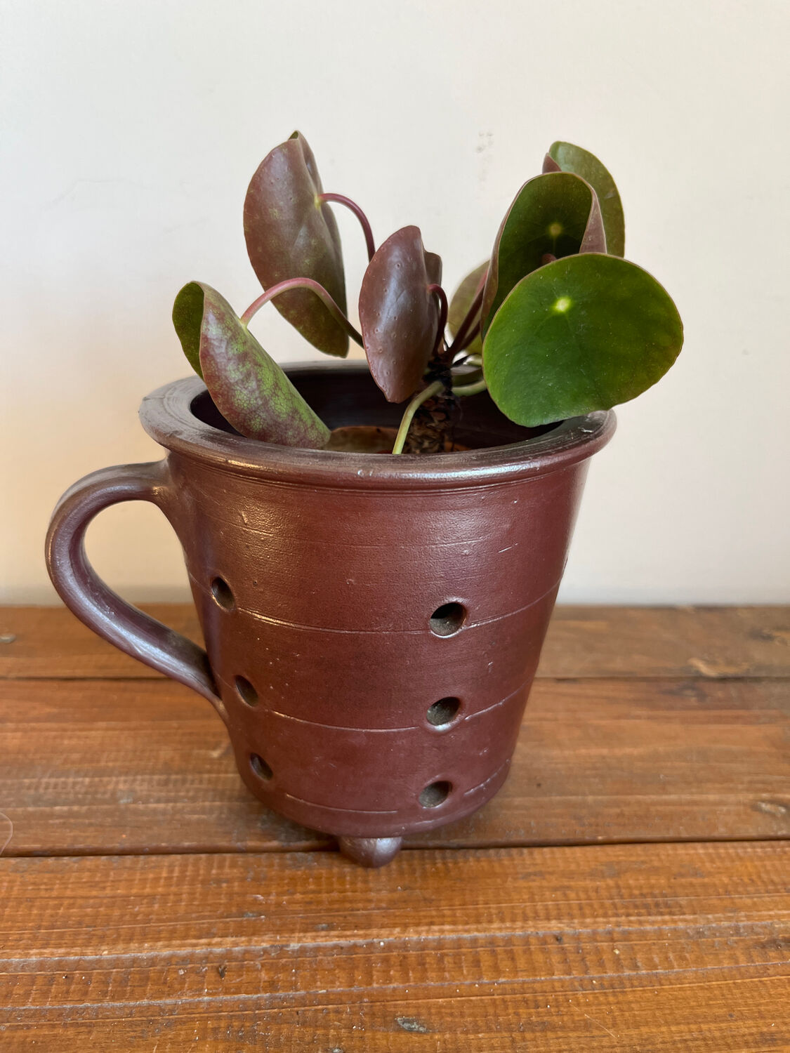 Stoneware cache pot