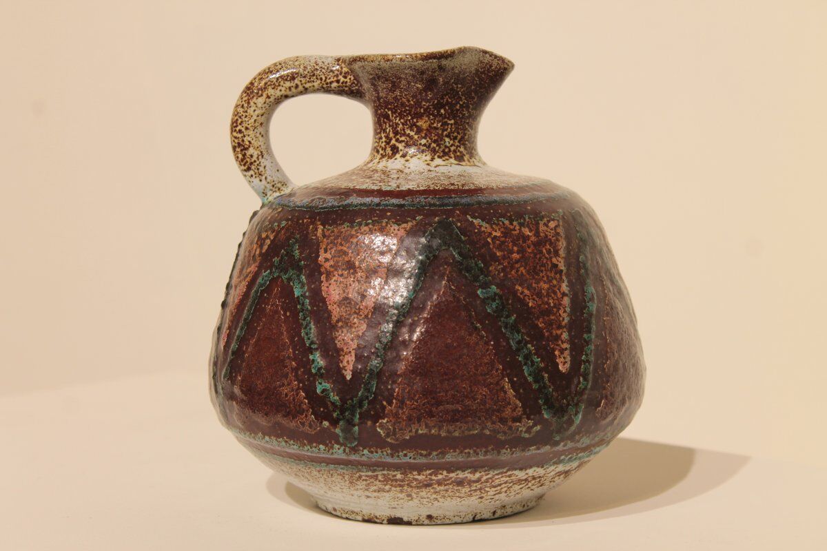 Pichet Pottery from Accolay geometric shapes