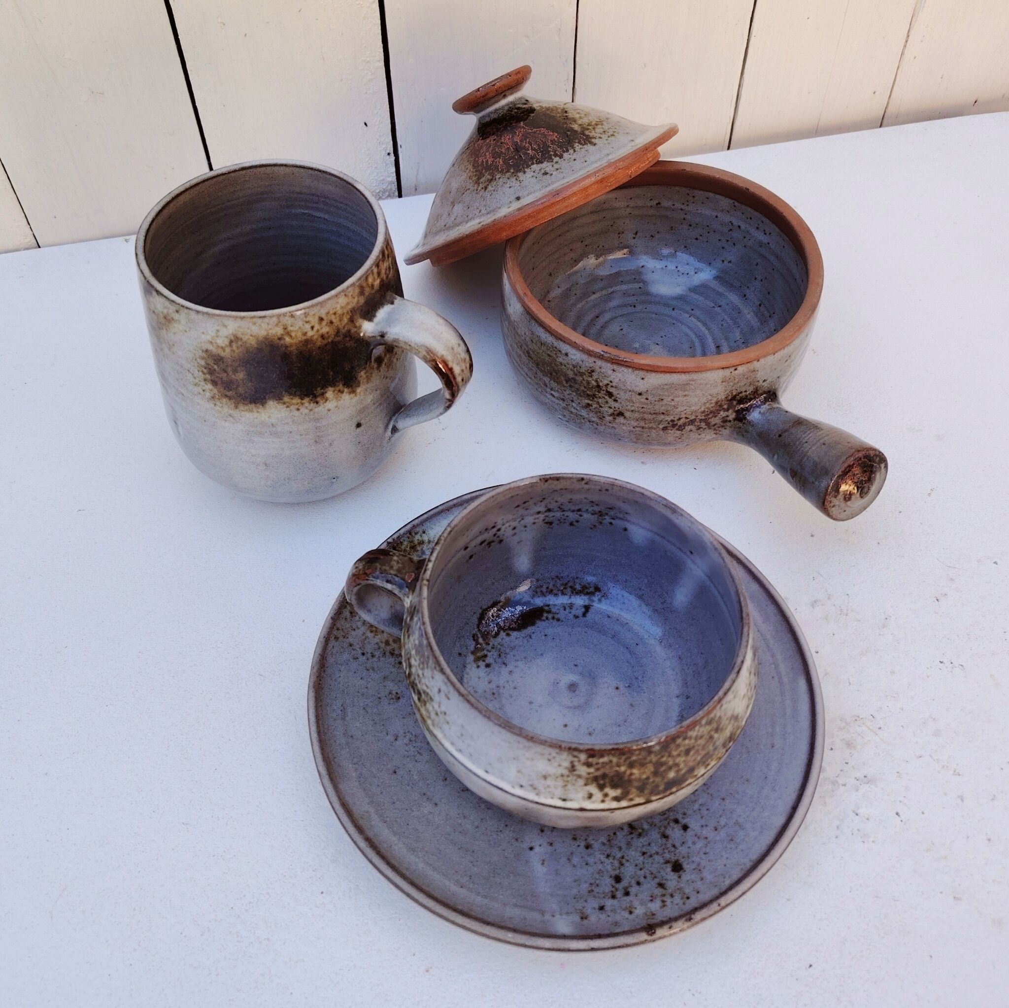 Cup, mug and ceramic fondue pot, Chantal & Thierry Robert