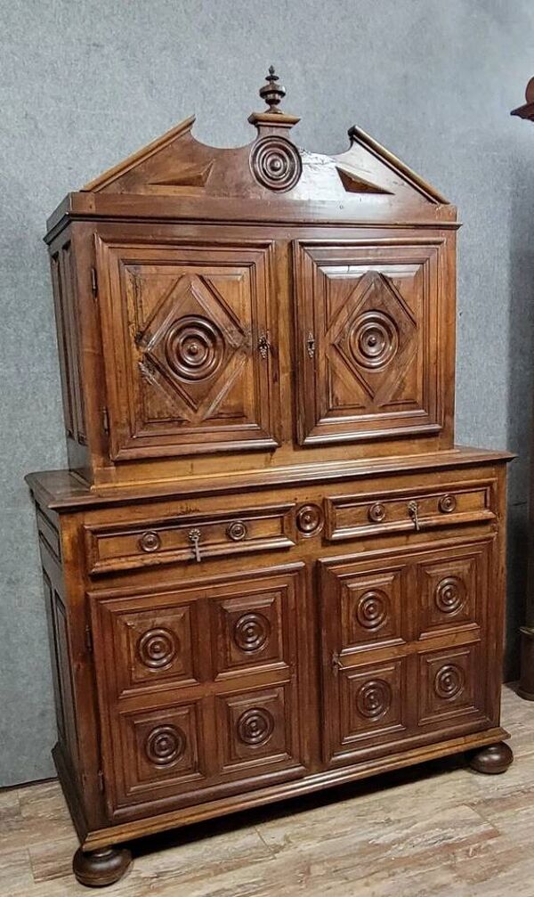 Cabinet a 4 volets époque Louis XIII en noyer massif vers 1680