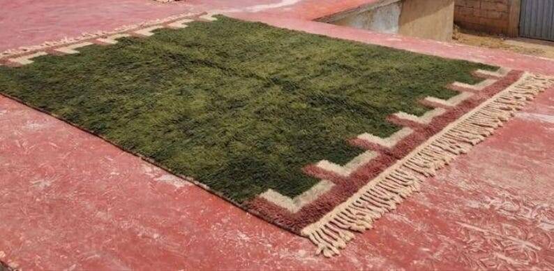 Moroccan Berber rug in khaki green and ecru 300x200 cm – handmade