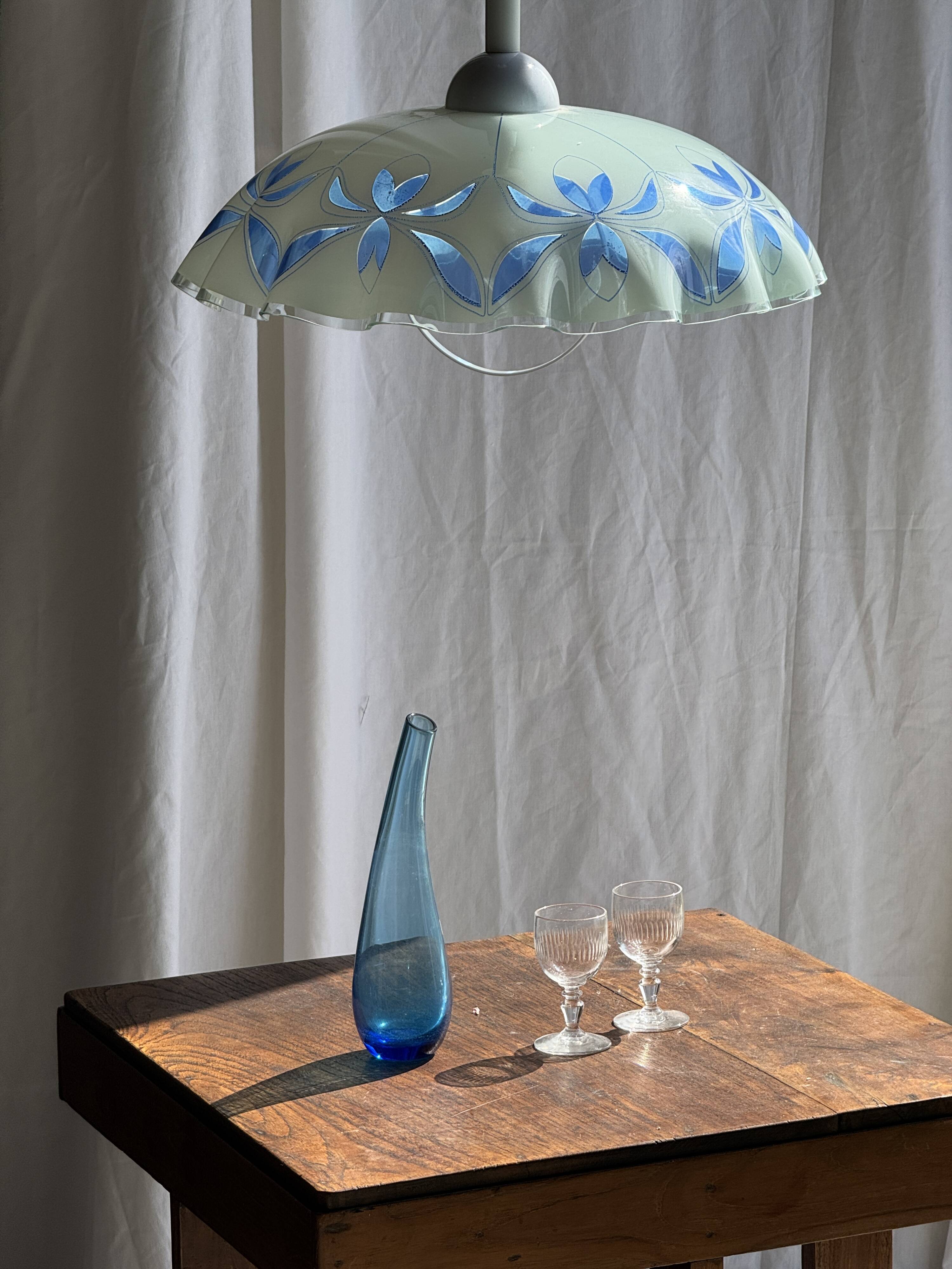 Vintage suspension in white and blue glass with wavy edge D46 H53