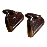 Paire de patères d'écolier en bakélite brune de 1957