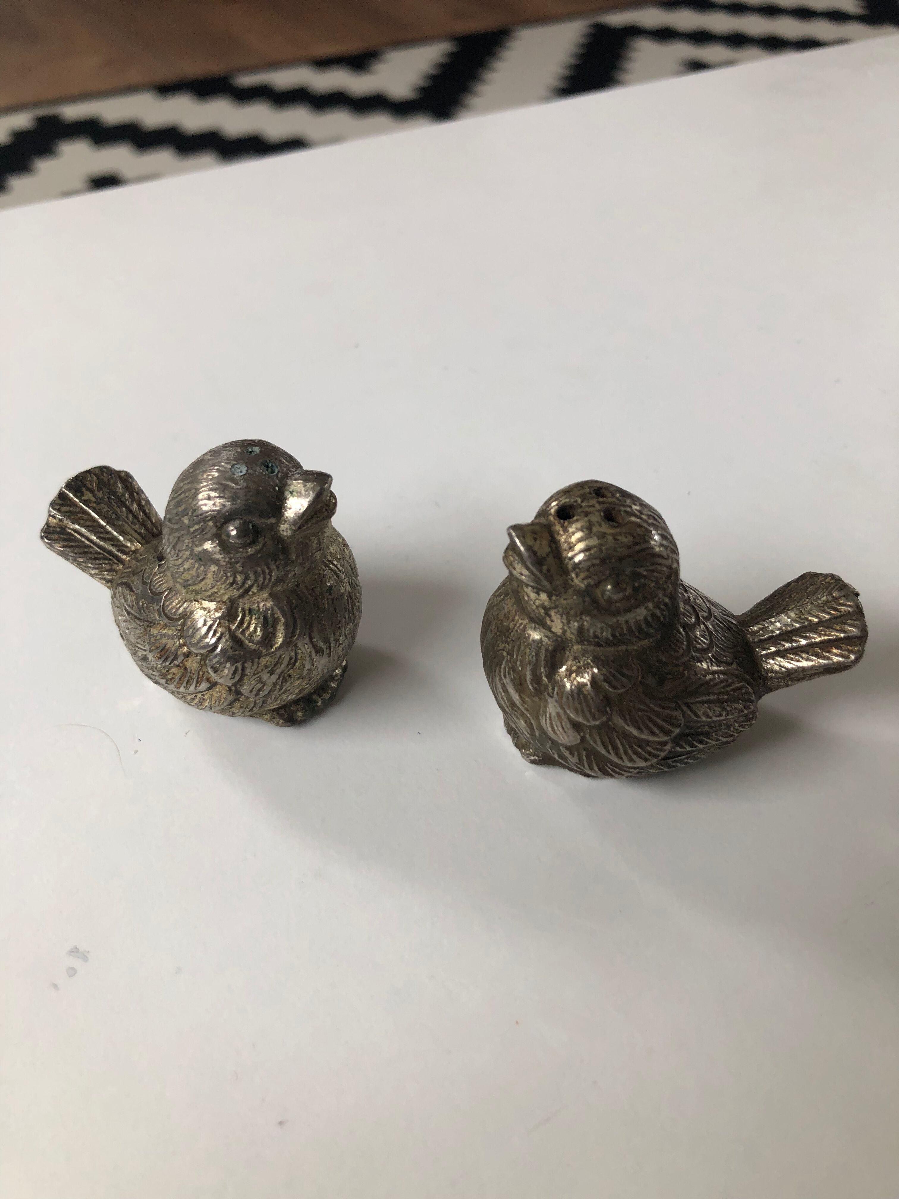 Pepper salt shaker birds