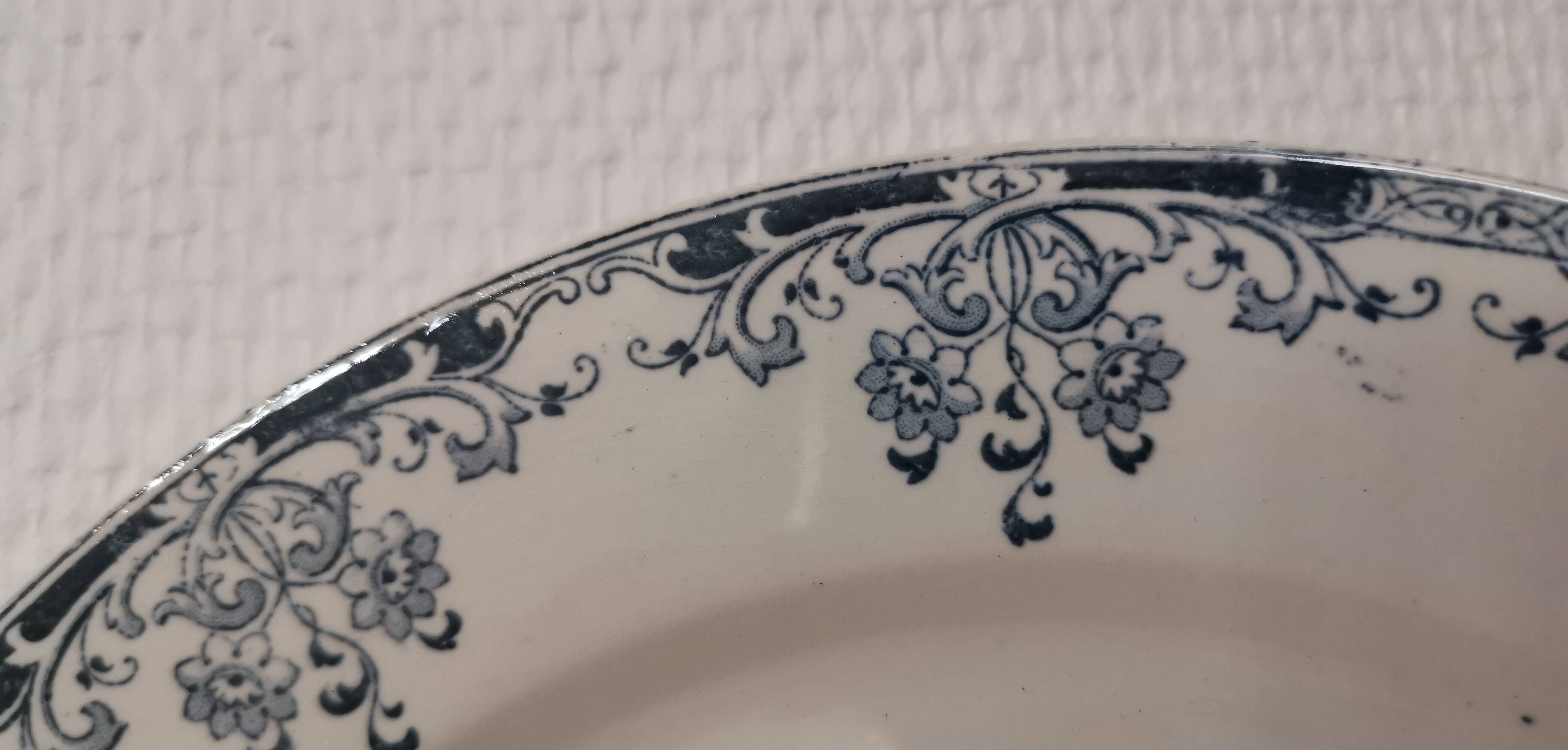 6 Flat plates in blue/green iron clay model “Mignon”, H & Cie Sarreguemines