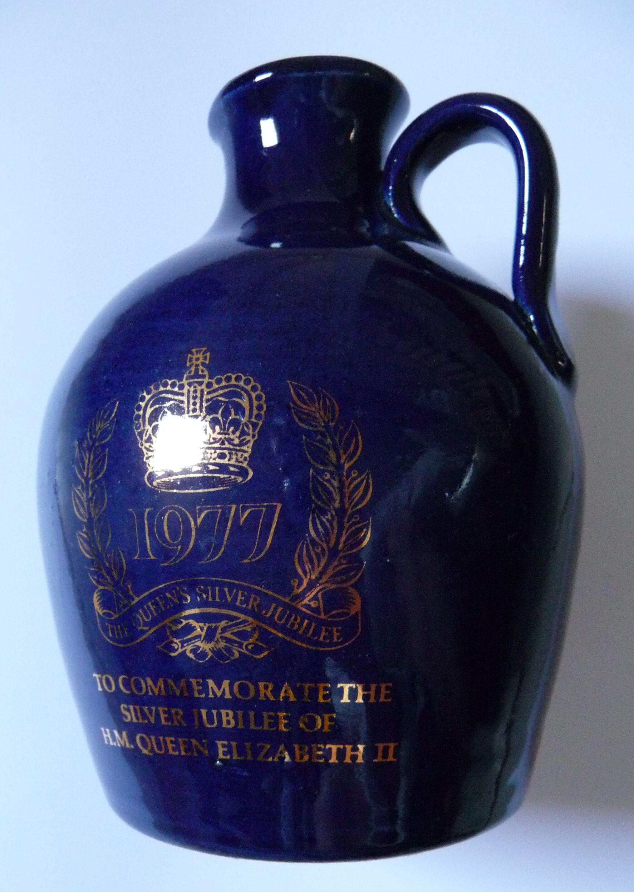 Small ceramic jug: Jubilee 1977 Queen Elizabeth II