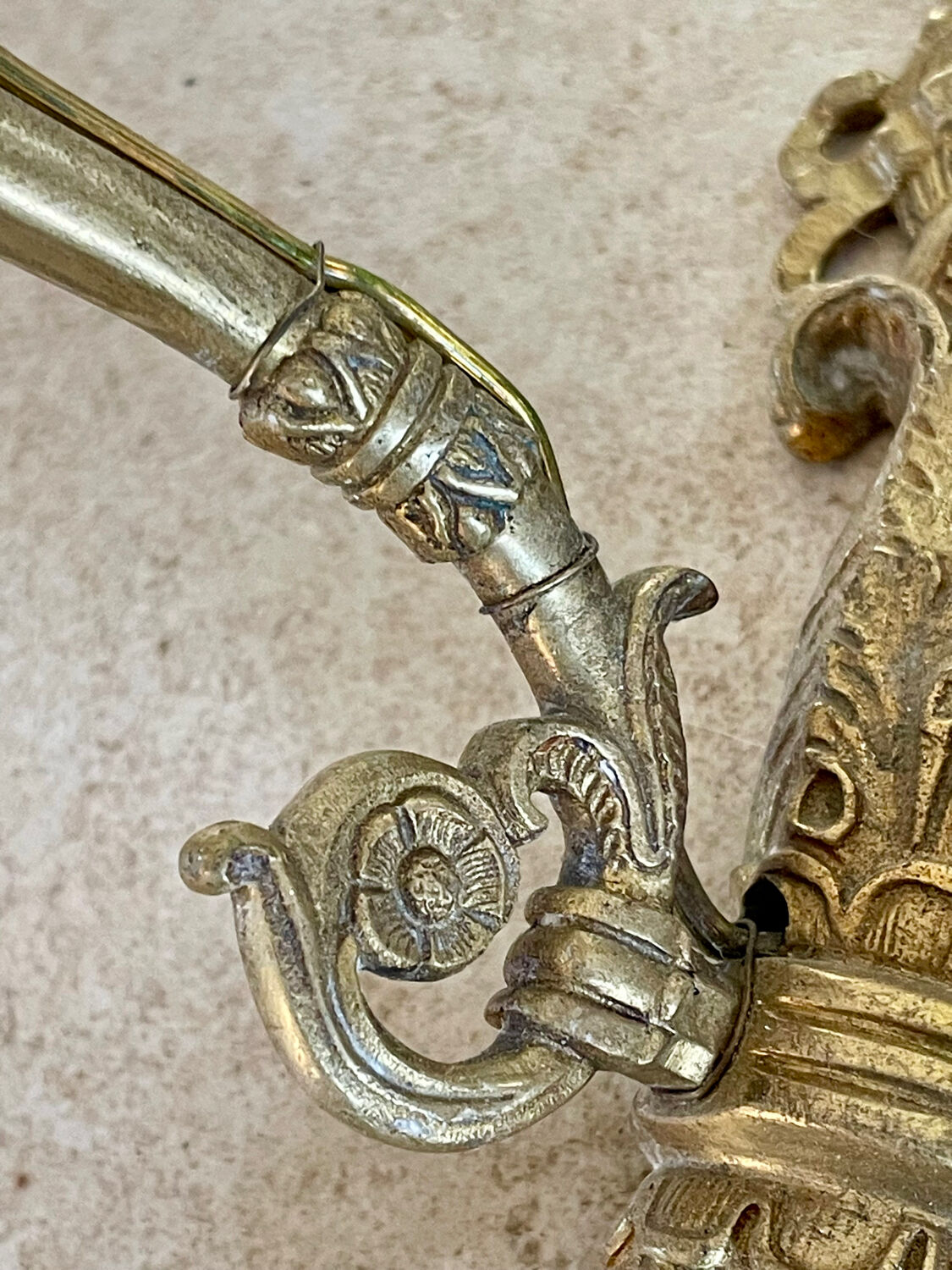 Pair of antique wall sconces in bronze - Louis XVI style / Saying