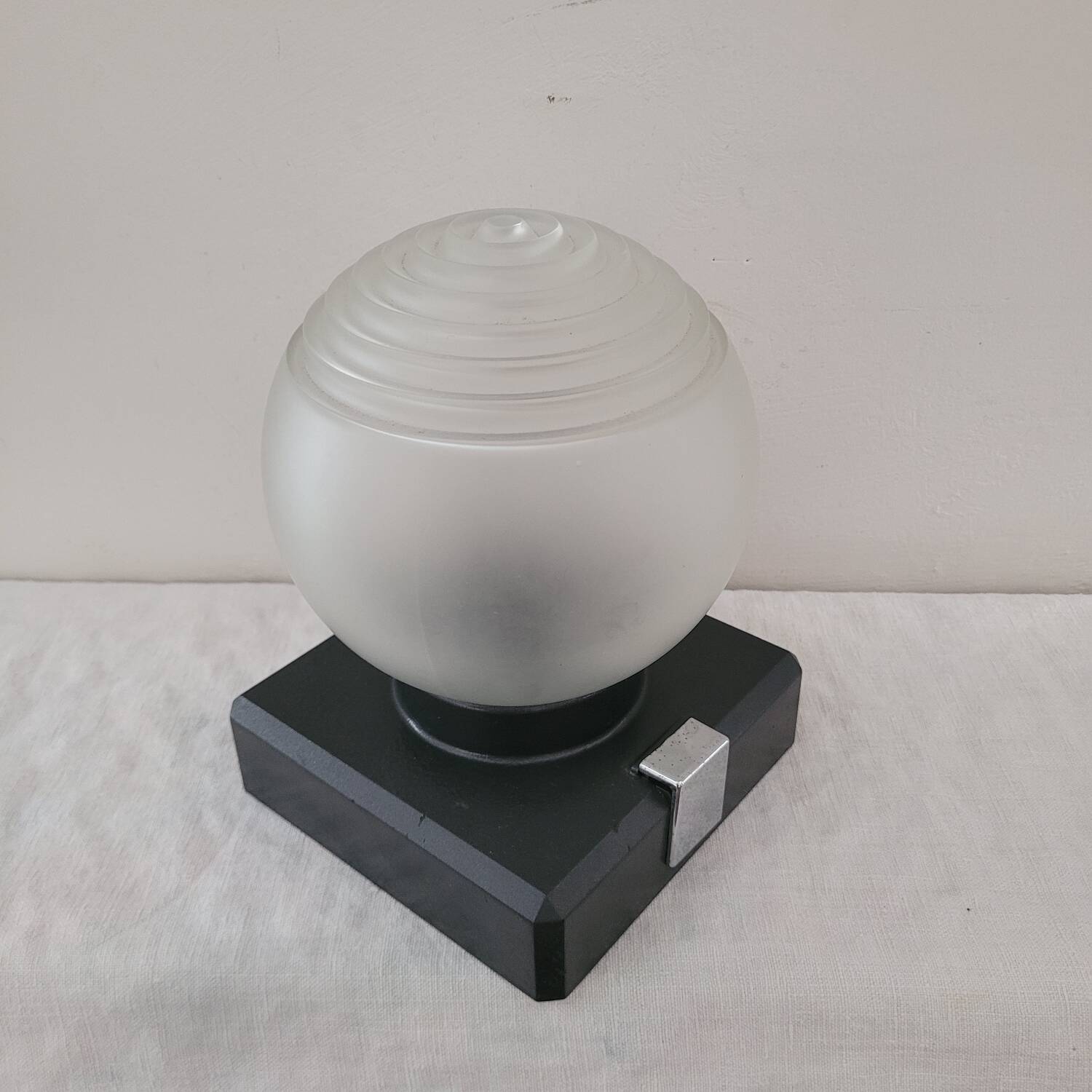 Applique Moderniste Bakélite & Verre – 1935