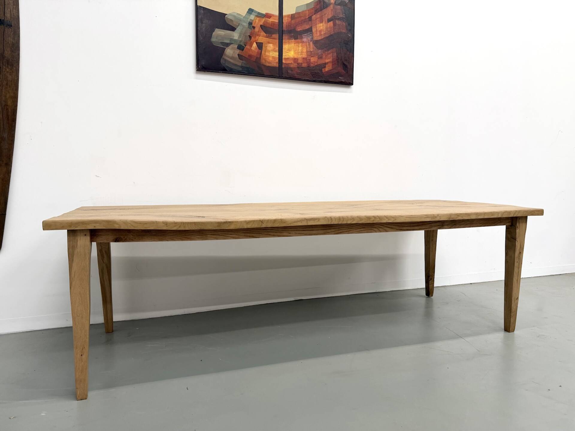 Grande table de salle à manger en chêne massif, au format XXL.