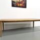Grande table de salle à manger en chêne massif, au format XXL.