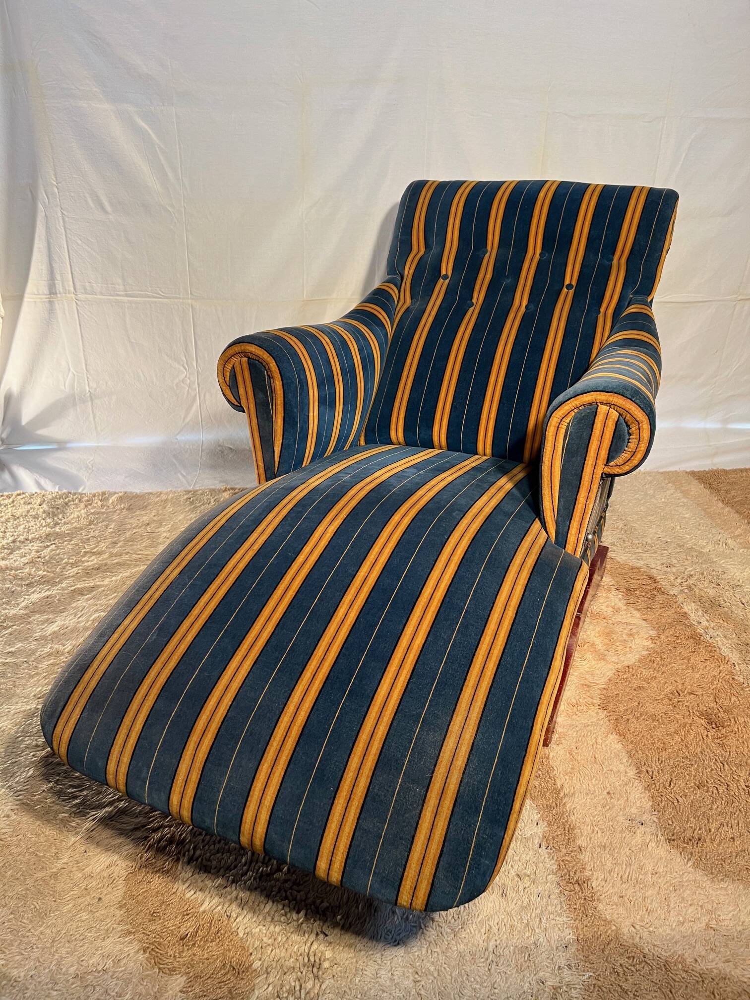 Dr Pascaud's Le Surrepos lounge chair, 1920s velvet chaise longue