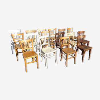 Set de 16 chaises bistrot dépareillées