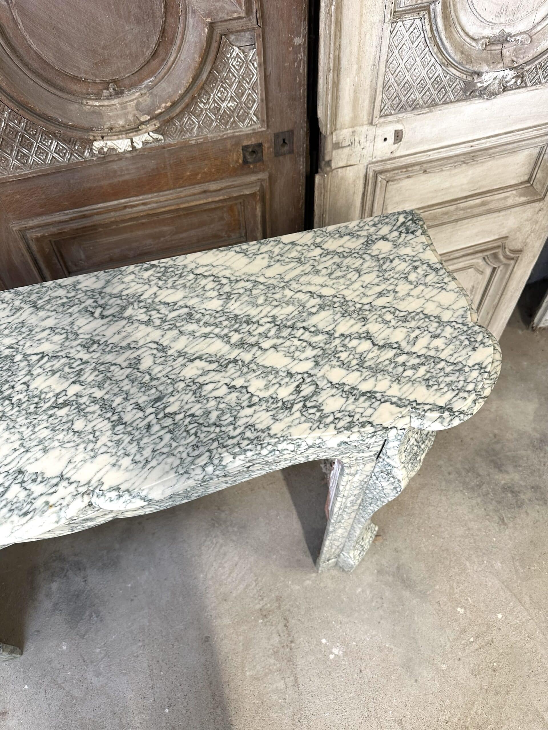 Cheminée en marbre vert style Louis XV