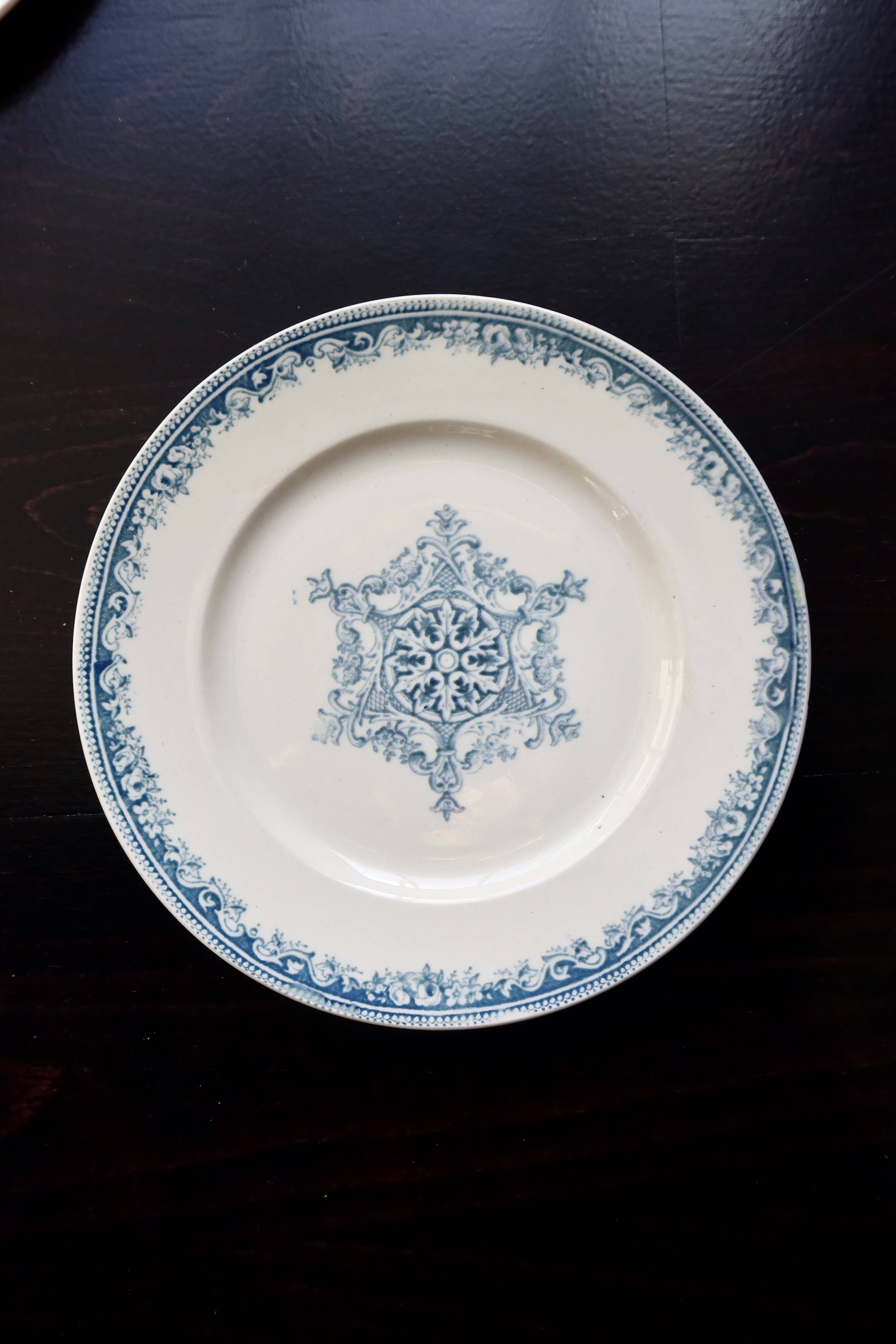 Antique ironstone plate from Creil and Montereau - Guirlande service