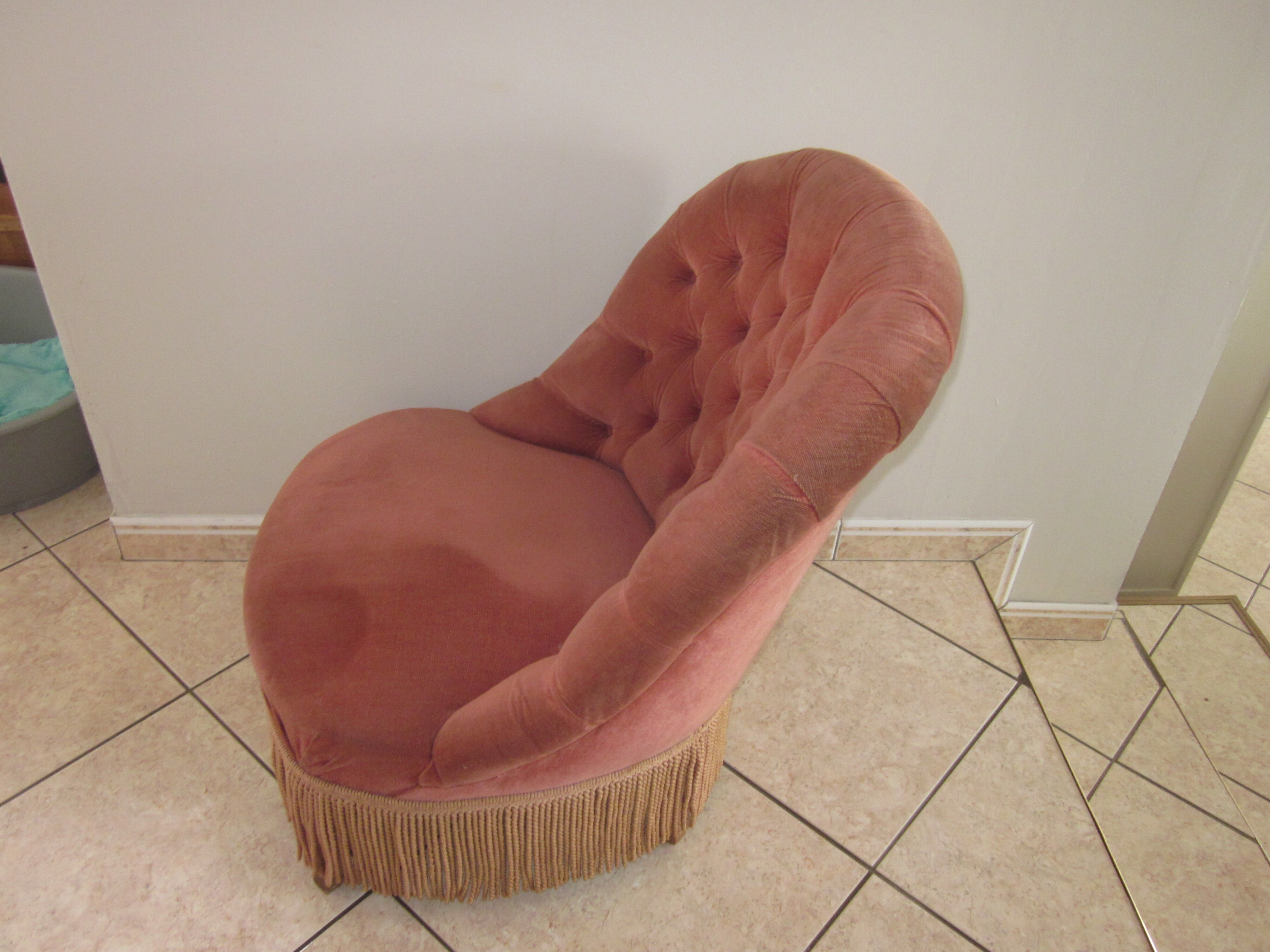 Pink padded toad chair