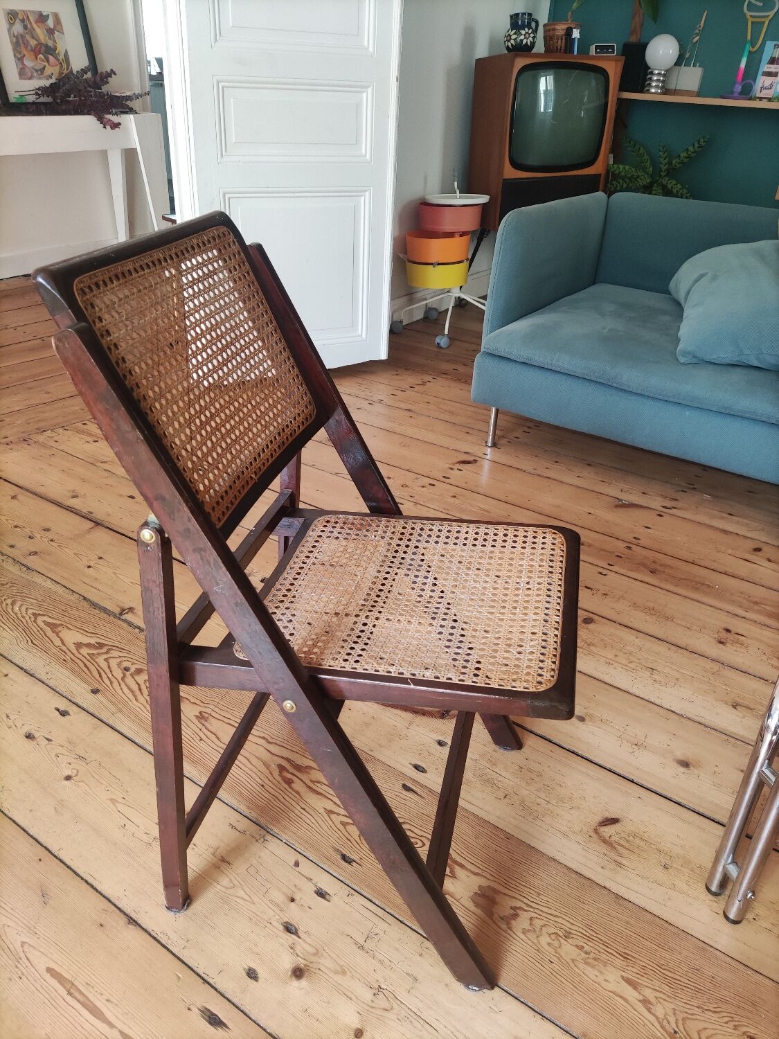 Foldable chair wooden cannage