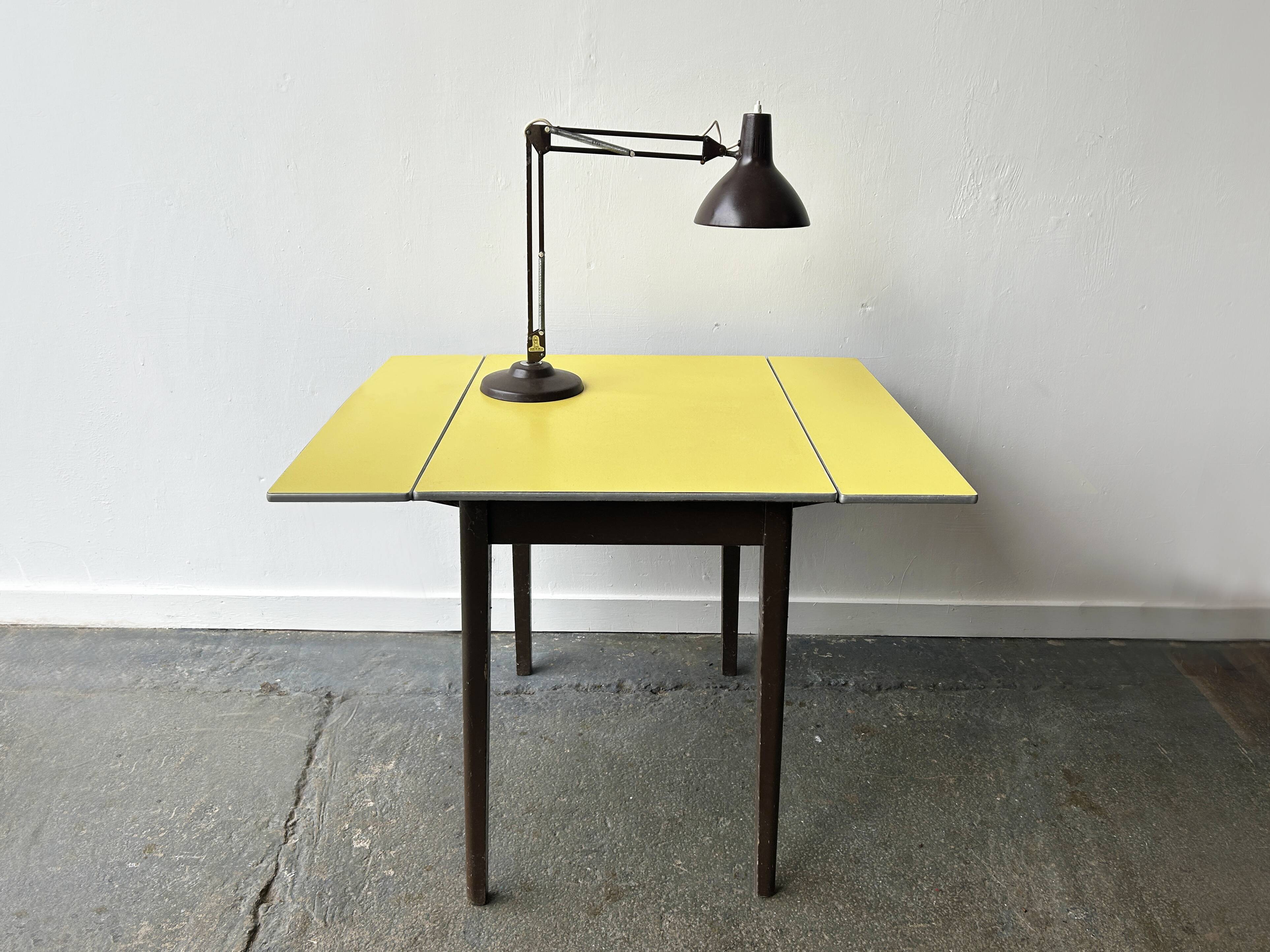 Mid-Century vintage 1960s dining / kitchen / Formica drop leaf table