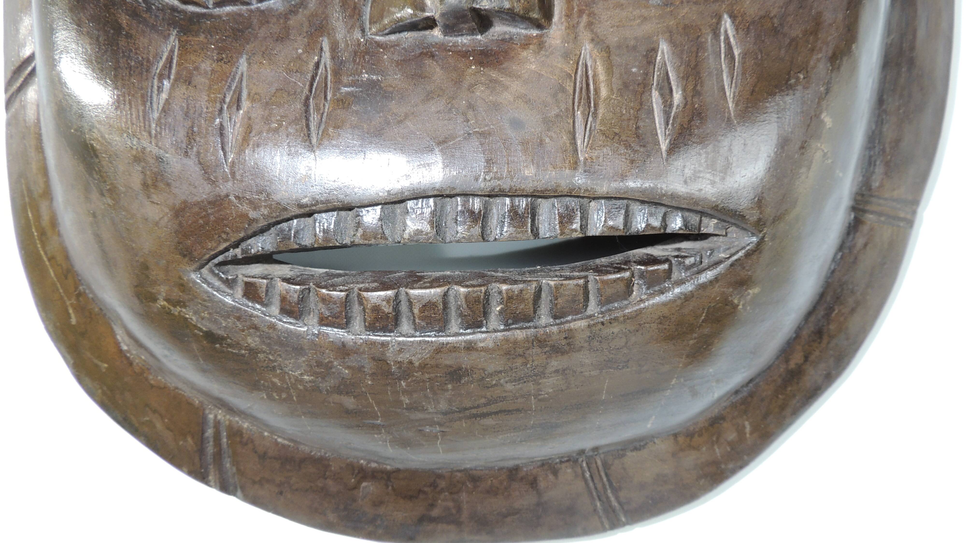 Anthropomorphic face mask/ivory coast/vintage