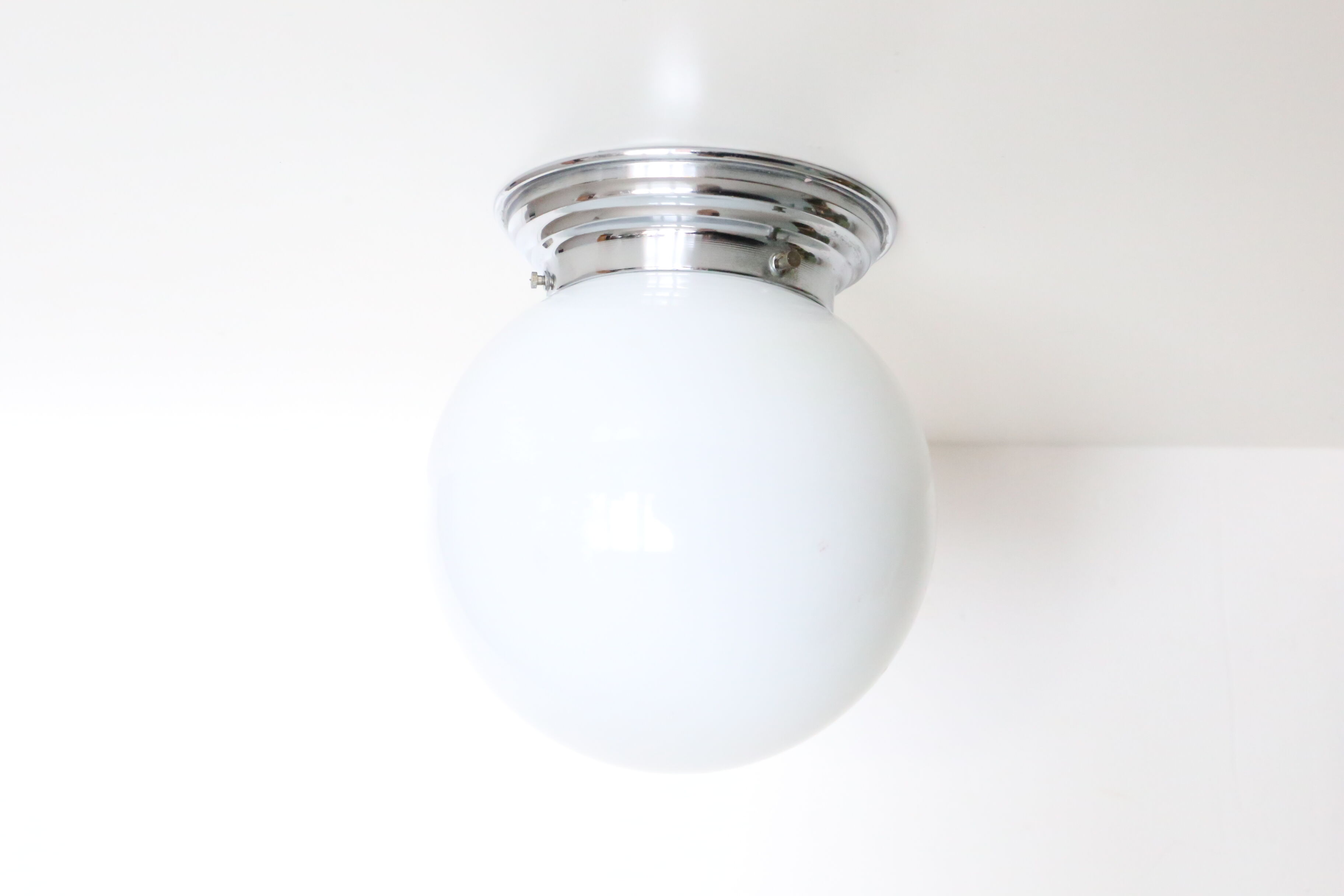 Opaline platyin ball on stainless base