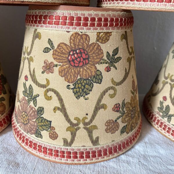 Lot d'abat jours anciens fleuris à clipser