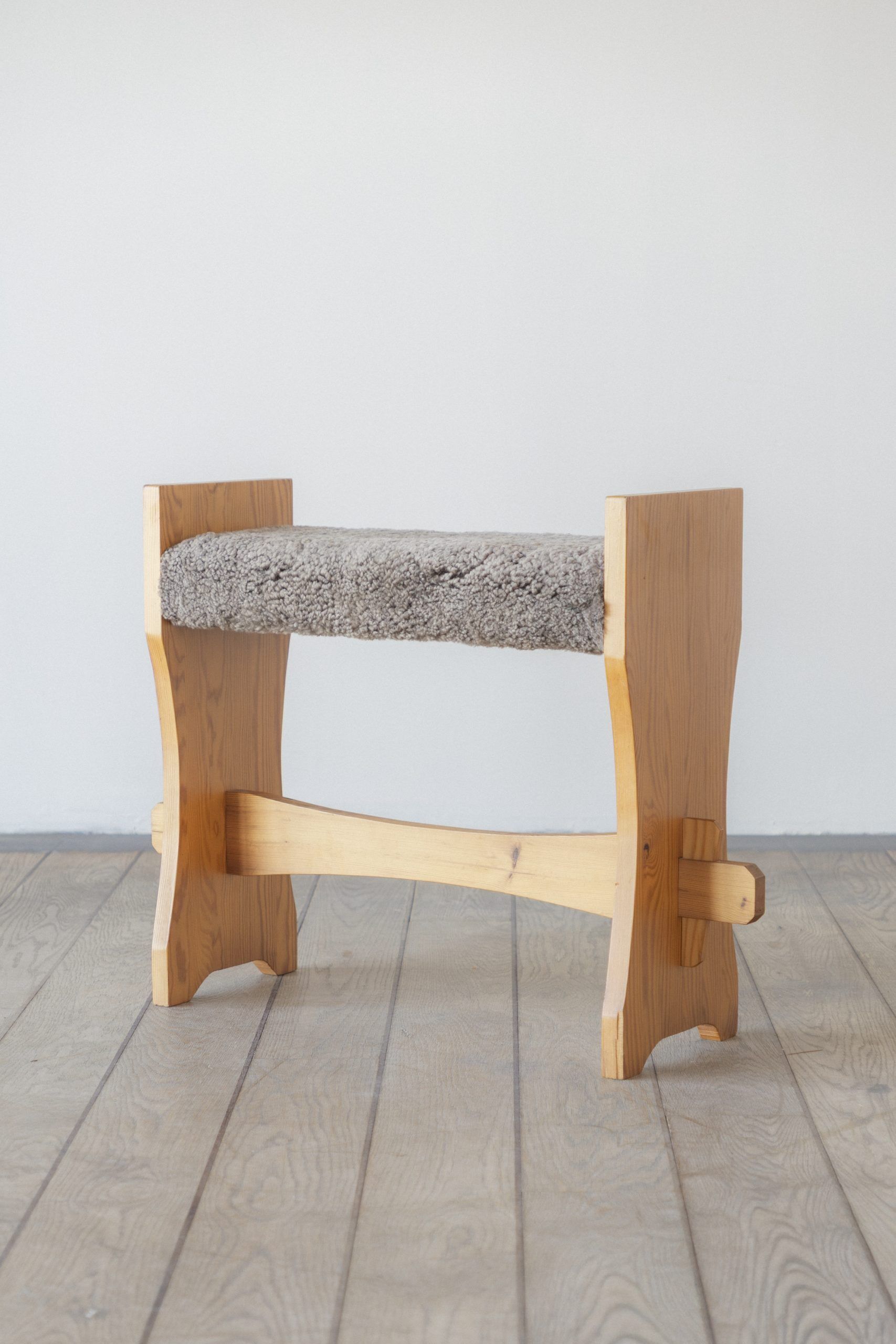 Piano bench