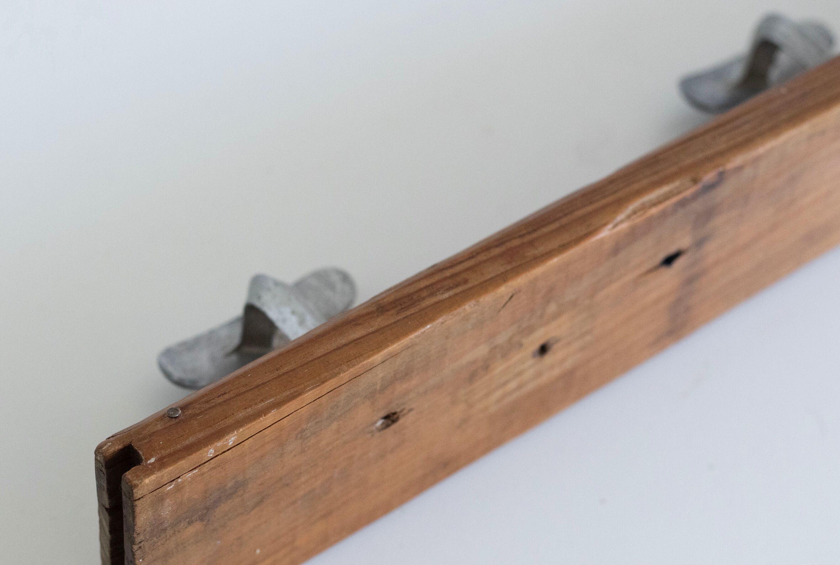 Wall coat rack in wood and metal