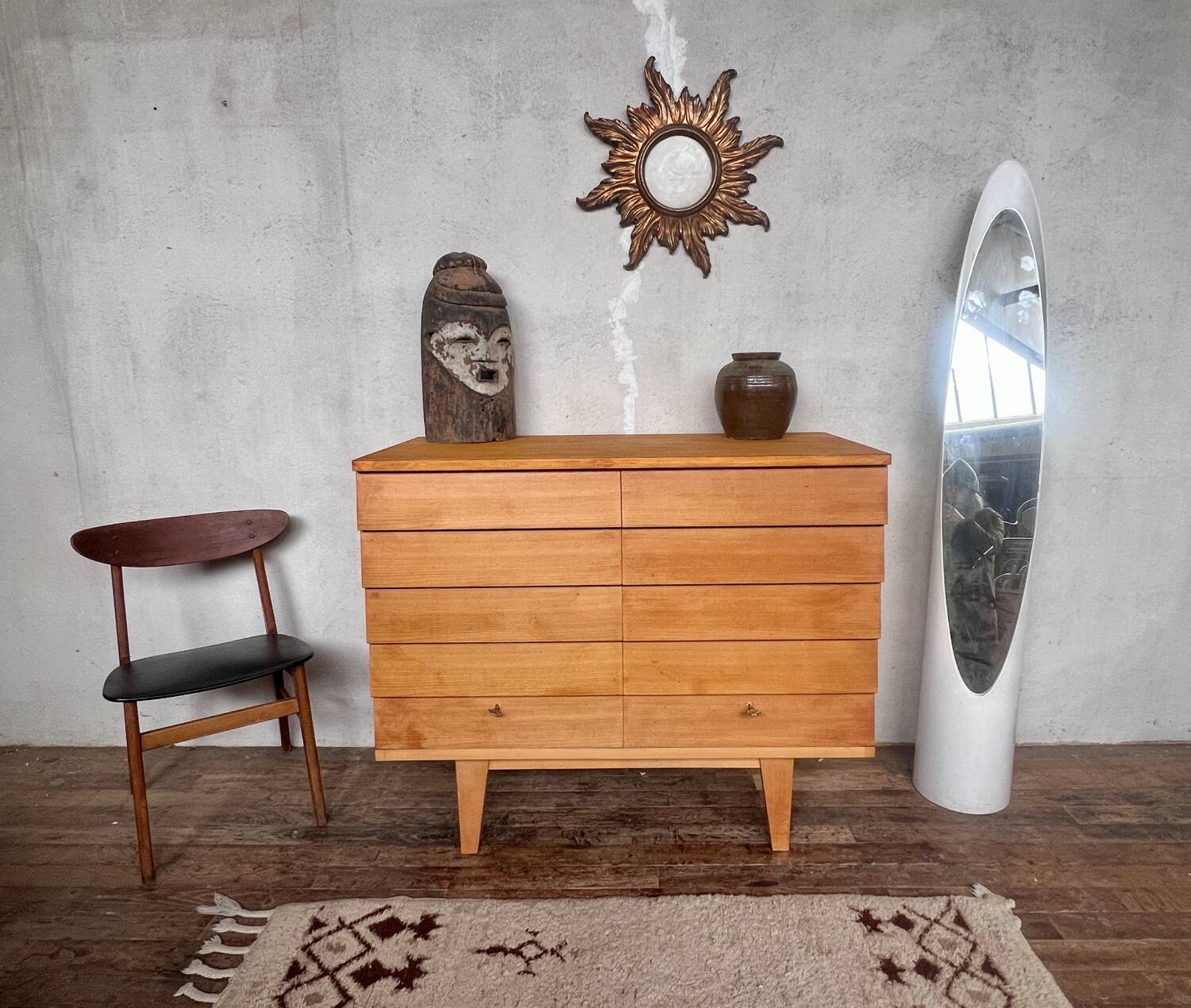 Covered storage unit / vintage silverware with compass feet