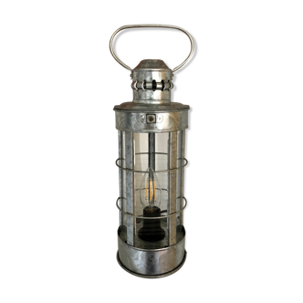 Marine / industrial style lamp to install or hang