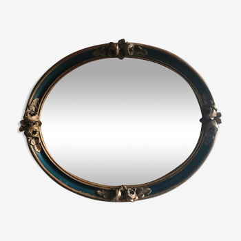 Oval frame decorated with 19th century flowers