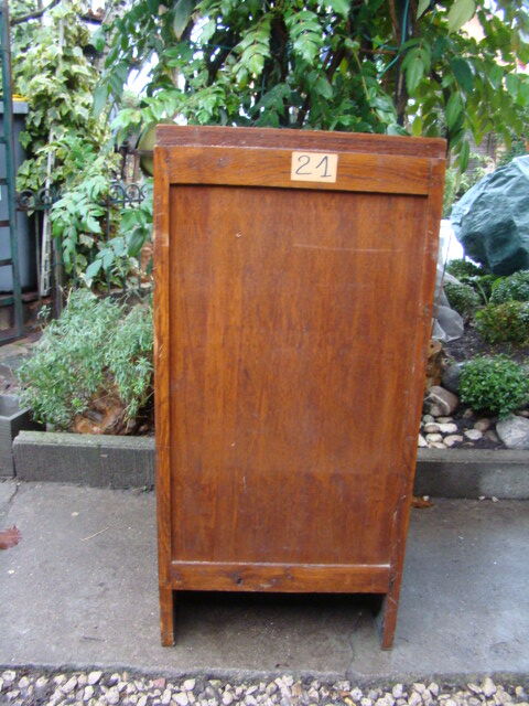 Workbook with curtain in oak