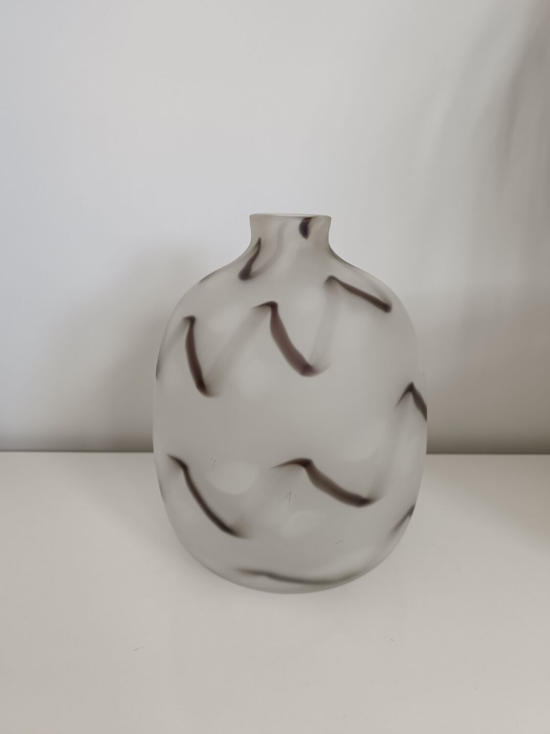 Vintage ball vase in polished glass white / gray / black