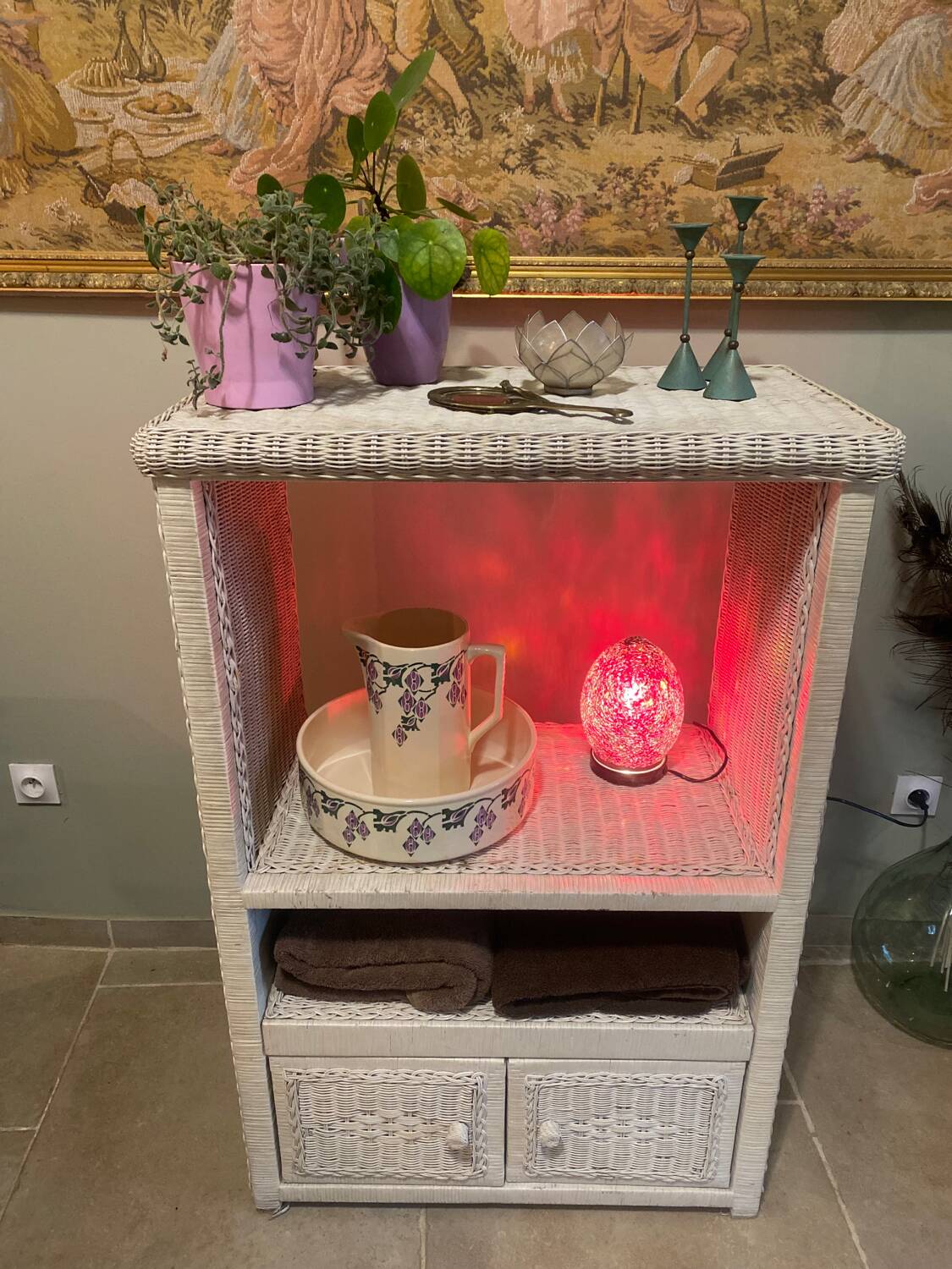 Meuble vintage en osier blanc