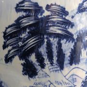 Porte-parapluies en porcelaine bleue et blanche, décor de paysage, années 1970-1990