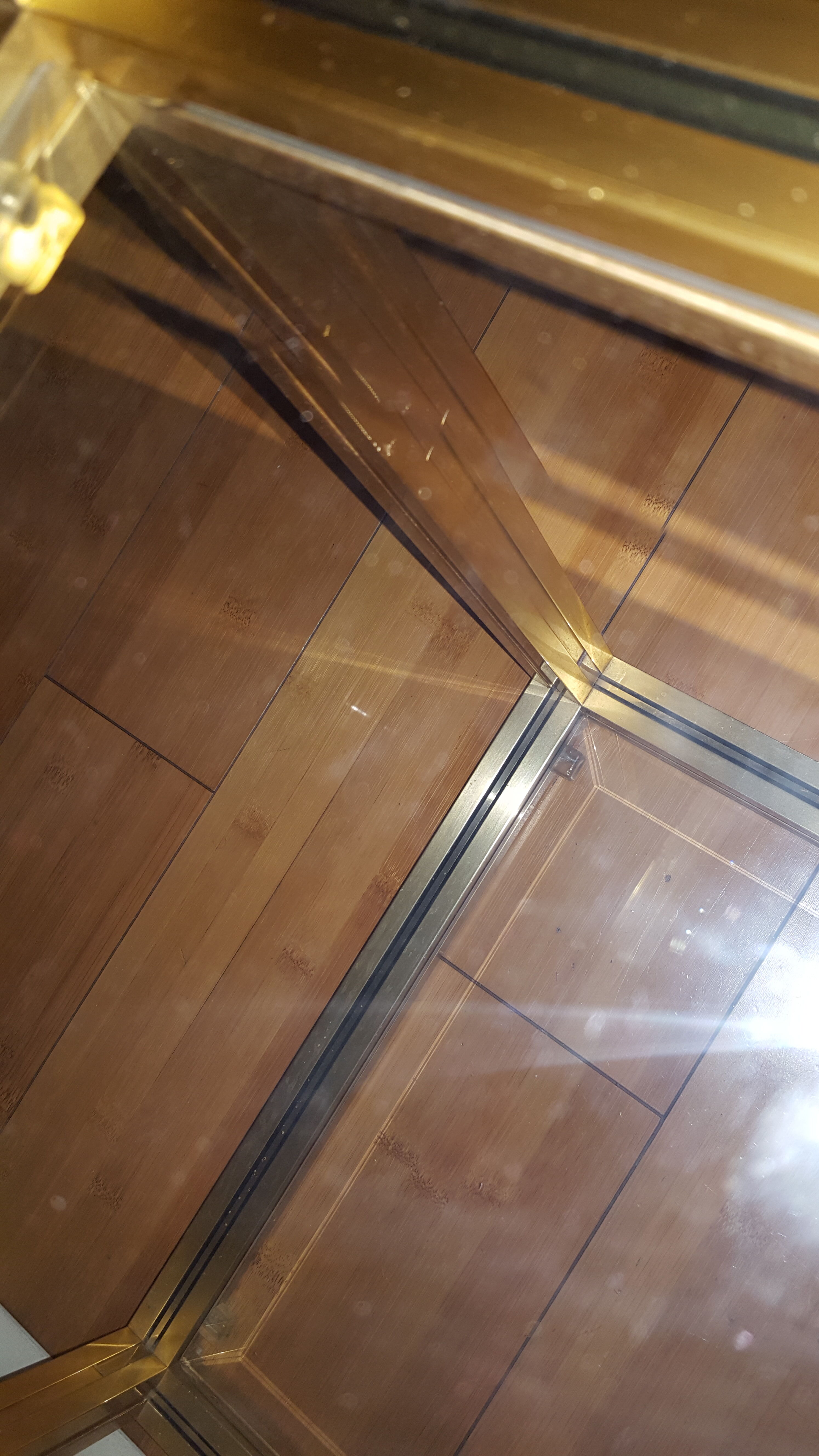 Table design Pierre Vandel