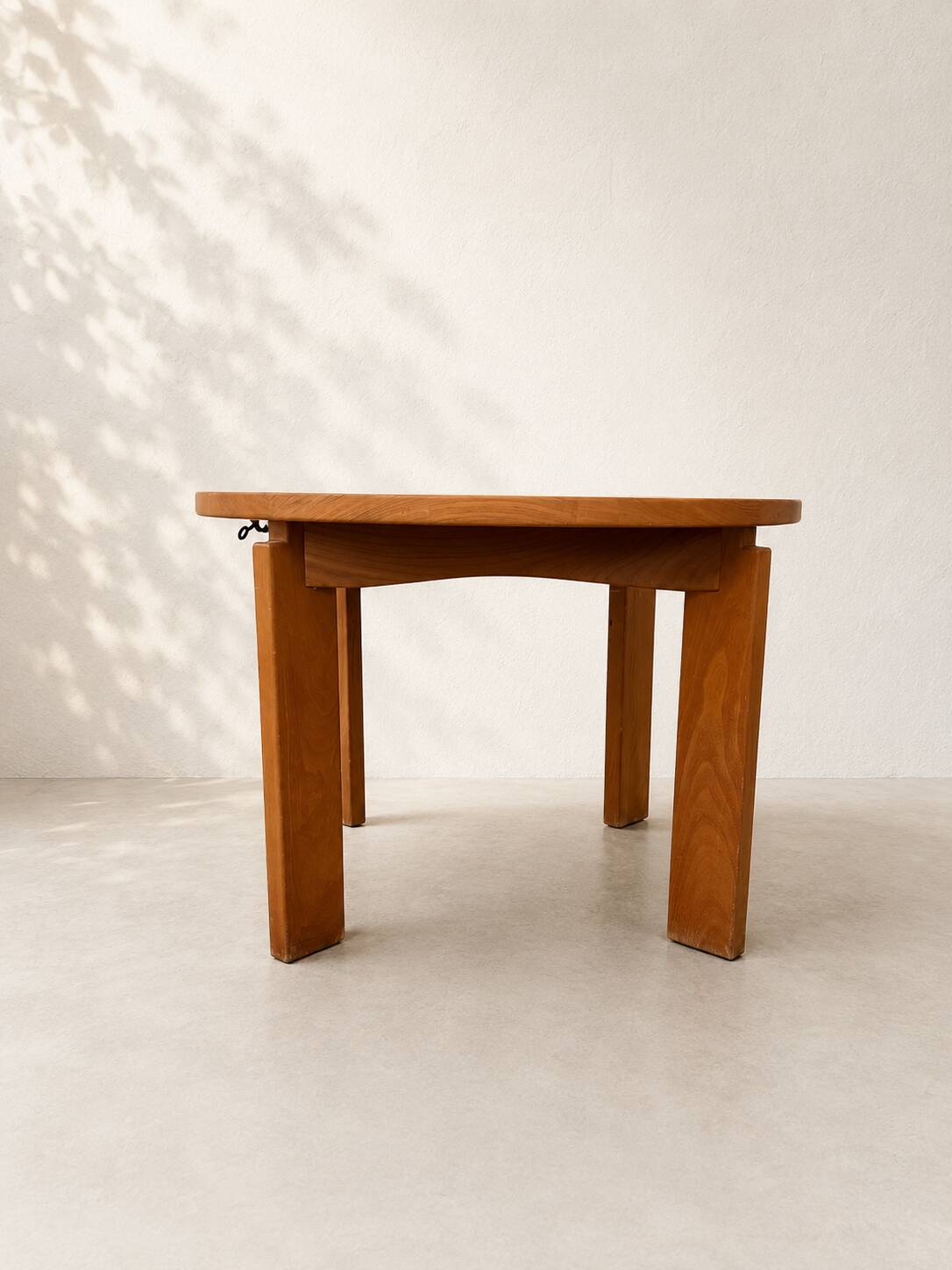 Large extendable table from Maison Regain in solid elm.