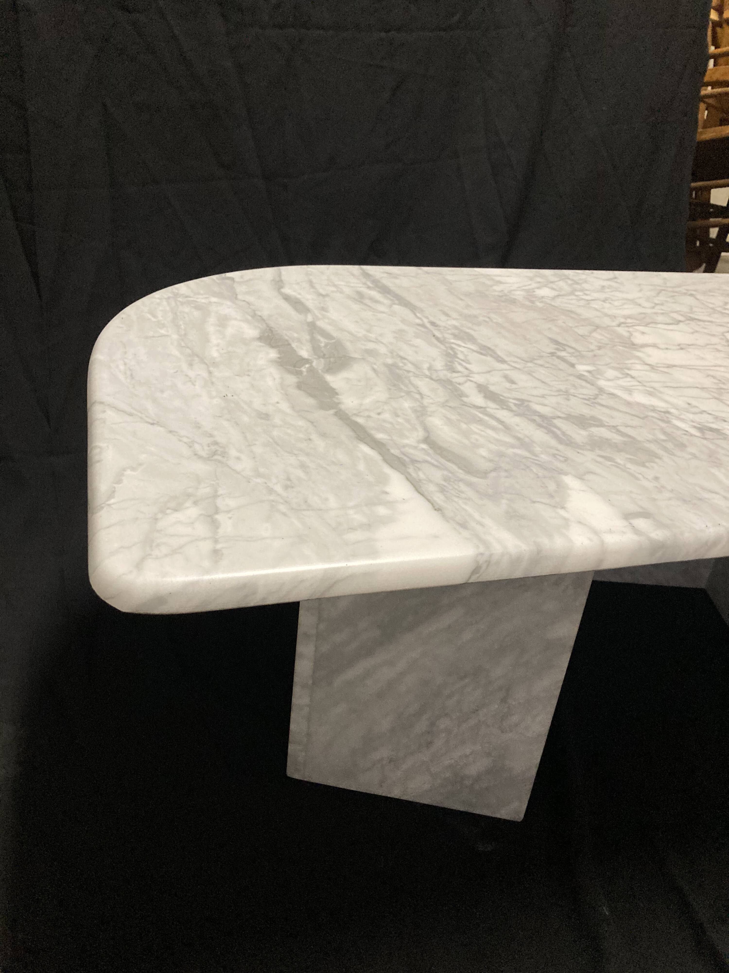 Vintage coffee table in white carrara marble