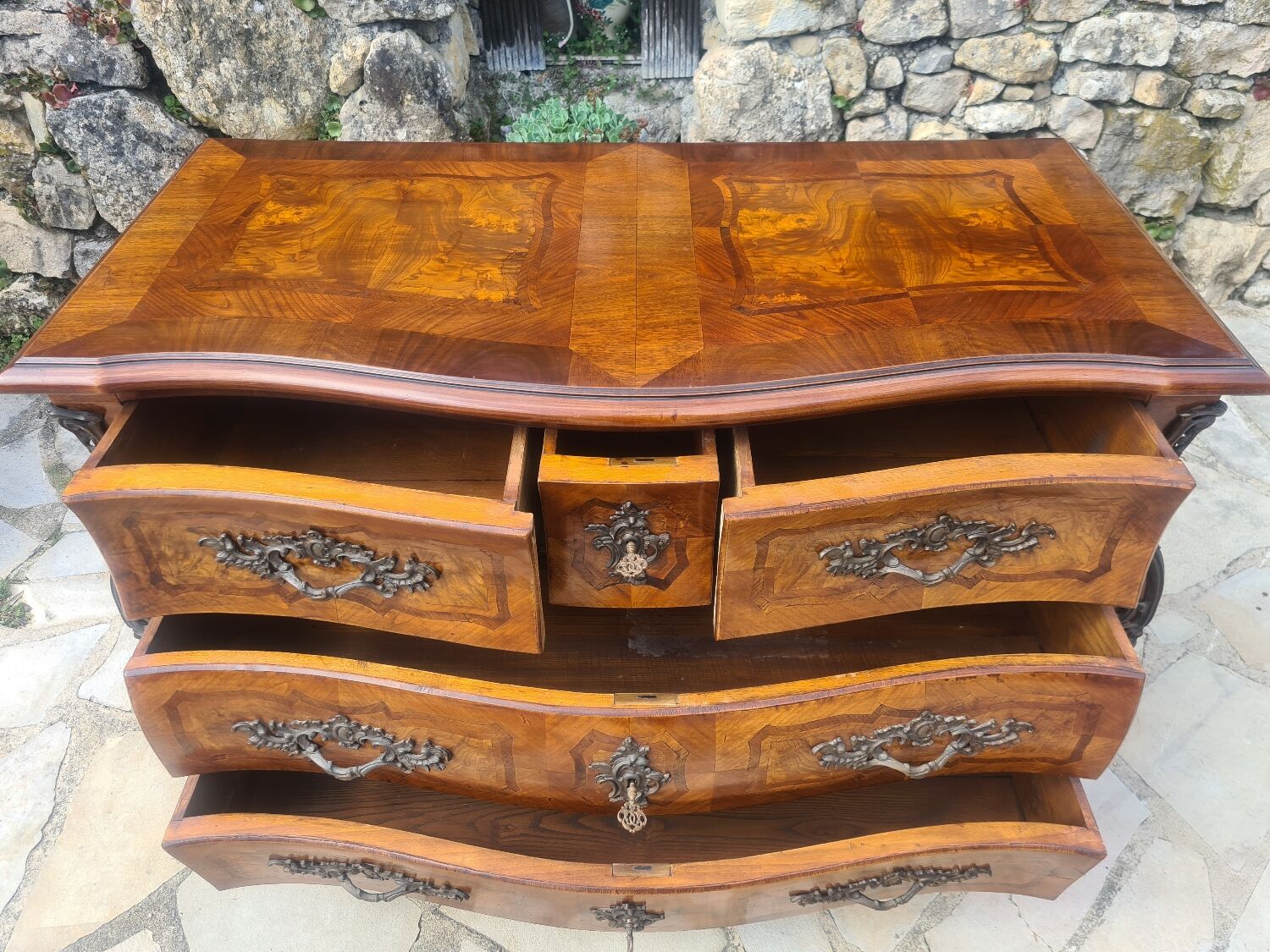 Marquetry tomb chest of drawers