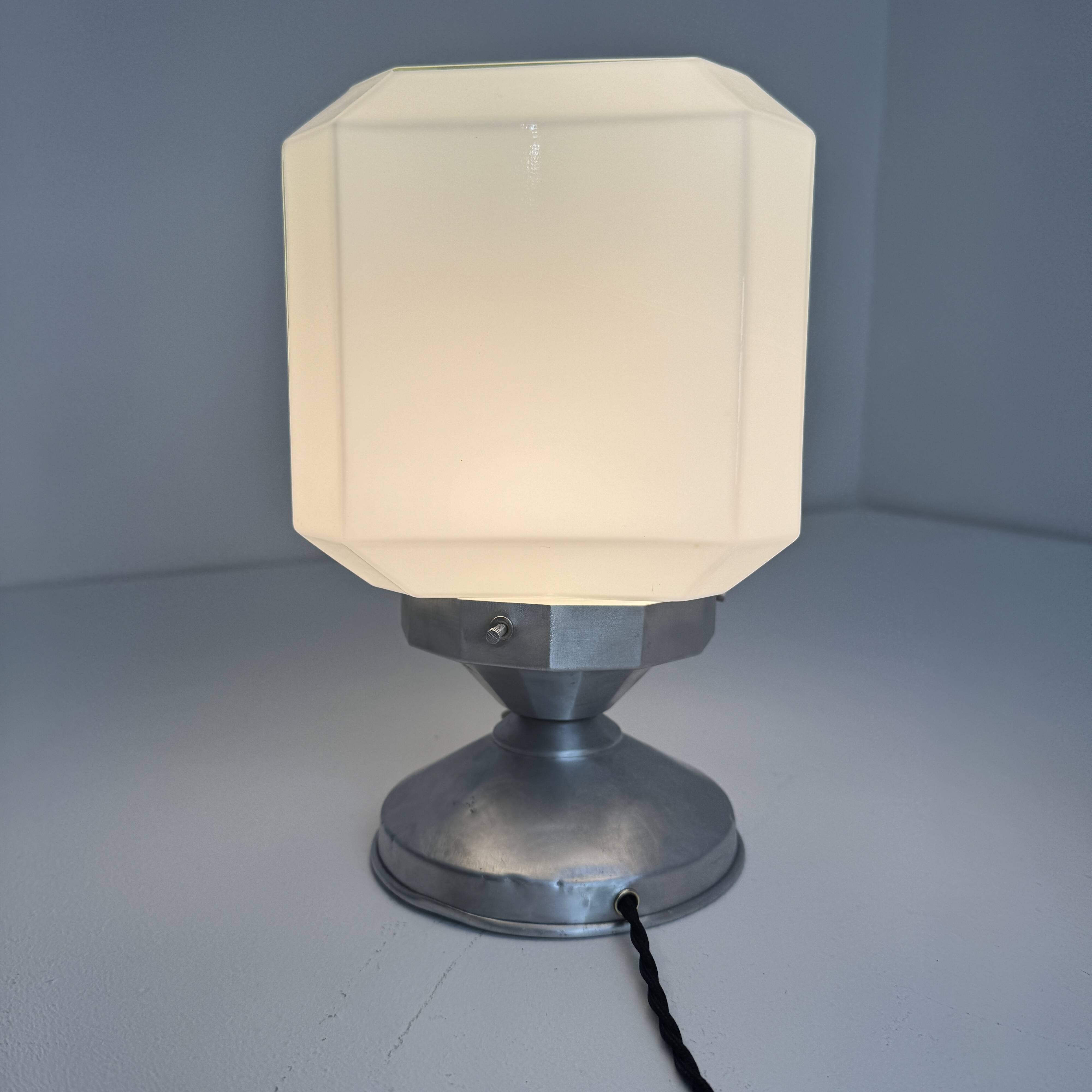 Ancienne petite lampe a poser art-deco vintage