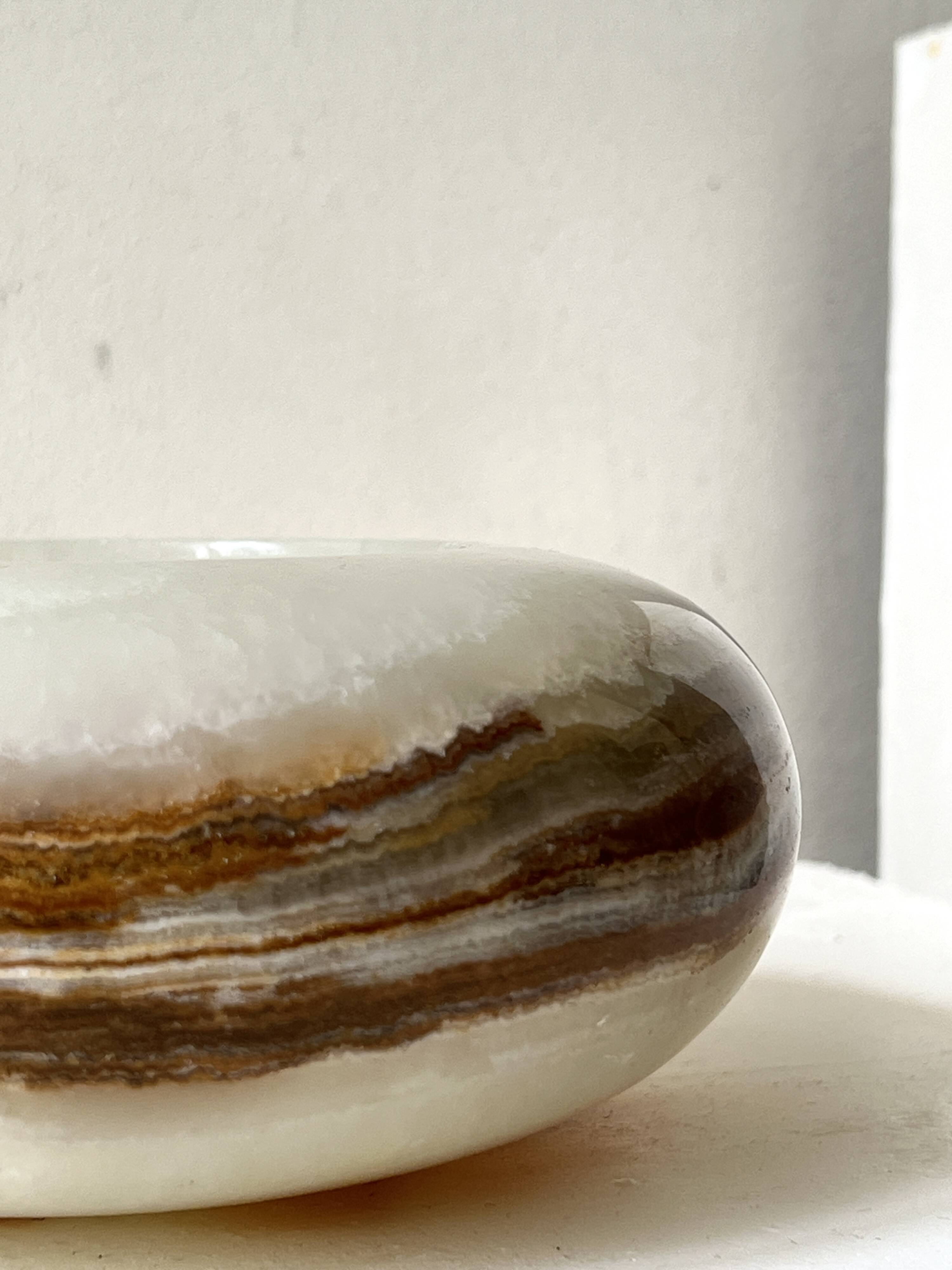 Grand vide poche / cendrier rond en albatre beige