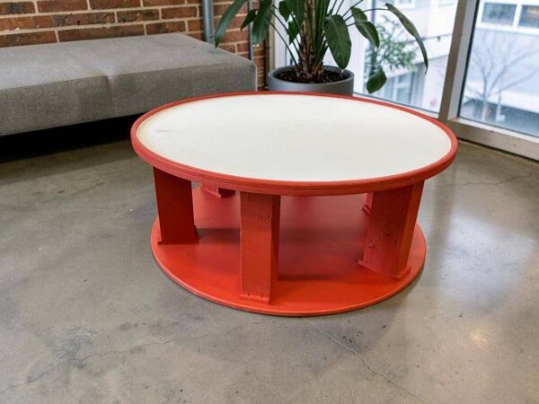 Grande table basse ronde vintage XL orange en bois / table basse