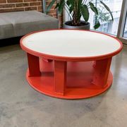Grande table basse ronde vintage XL orange en bois / table basse