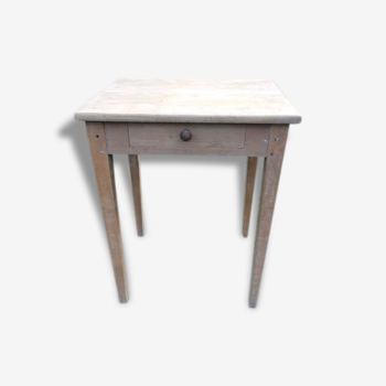 Belle petite table en bois blanc