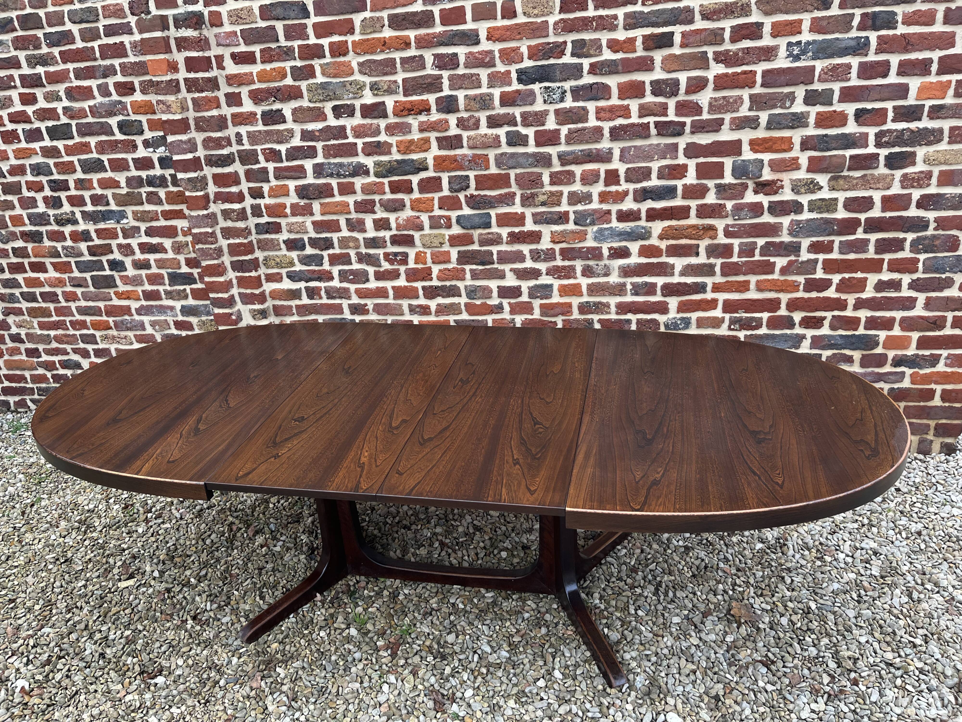 Baumann design oval dining table