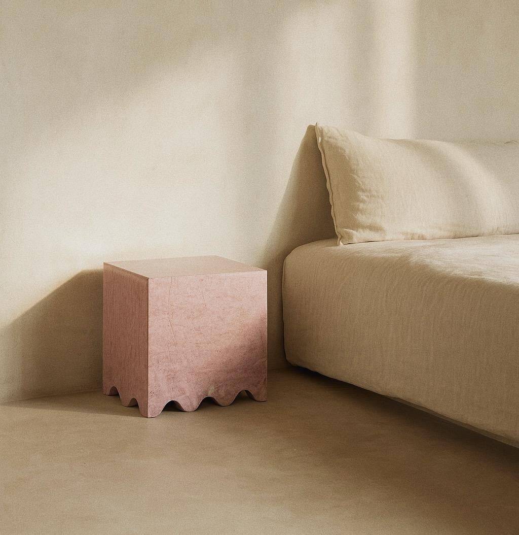 Table d'appoint en marbre rose "Flow