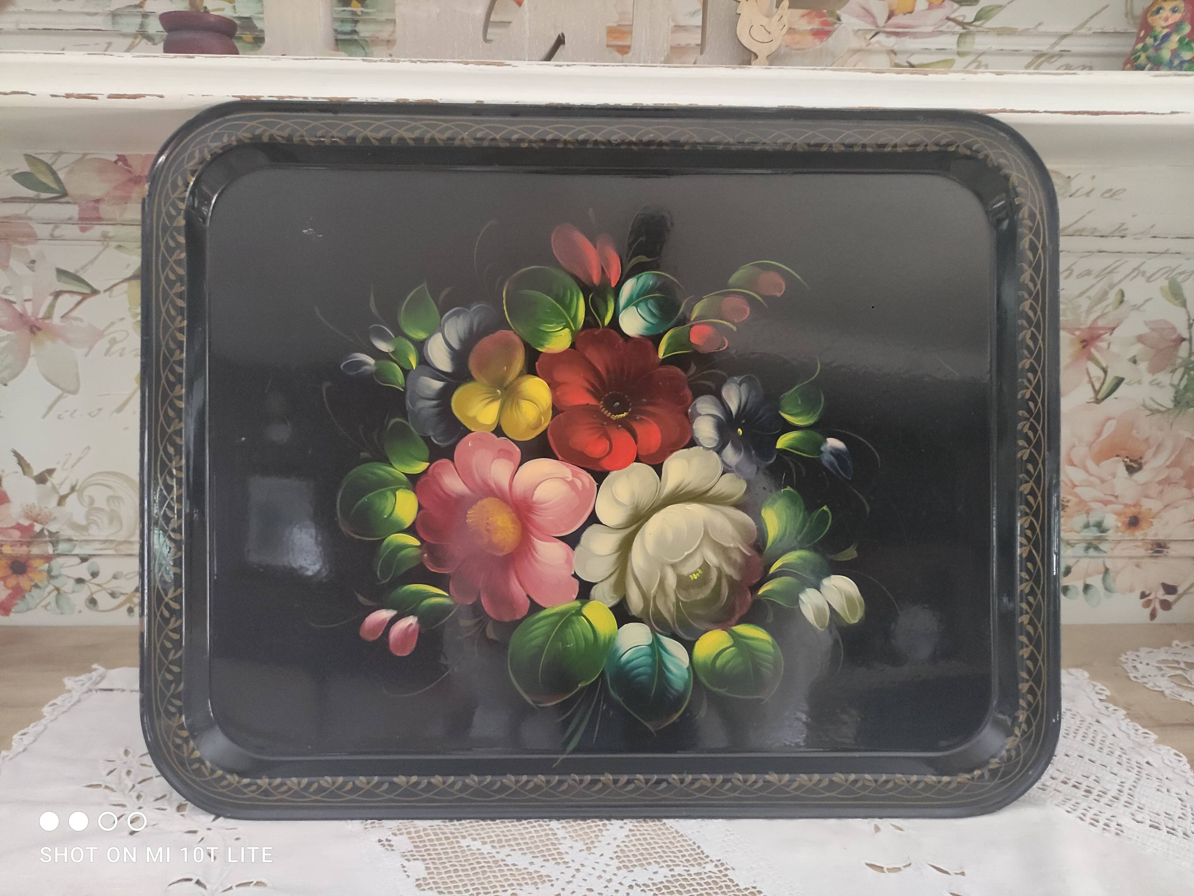 Plateau russe en tôle noire peinte à la main