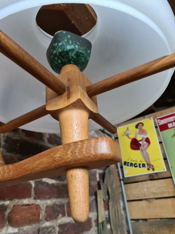 Suspension vintage avec opaline ''votre maison'' de Guillerme & Chambron en bois