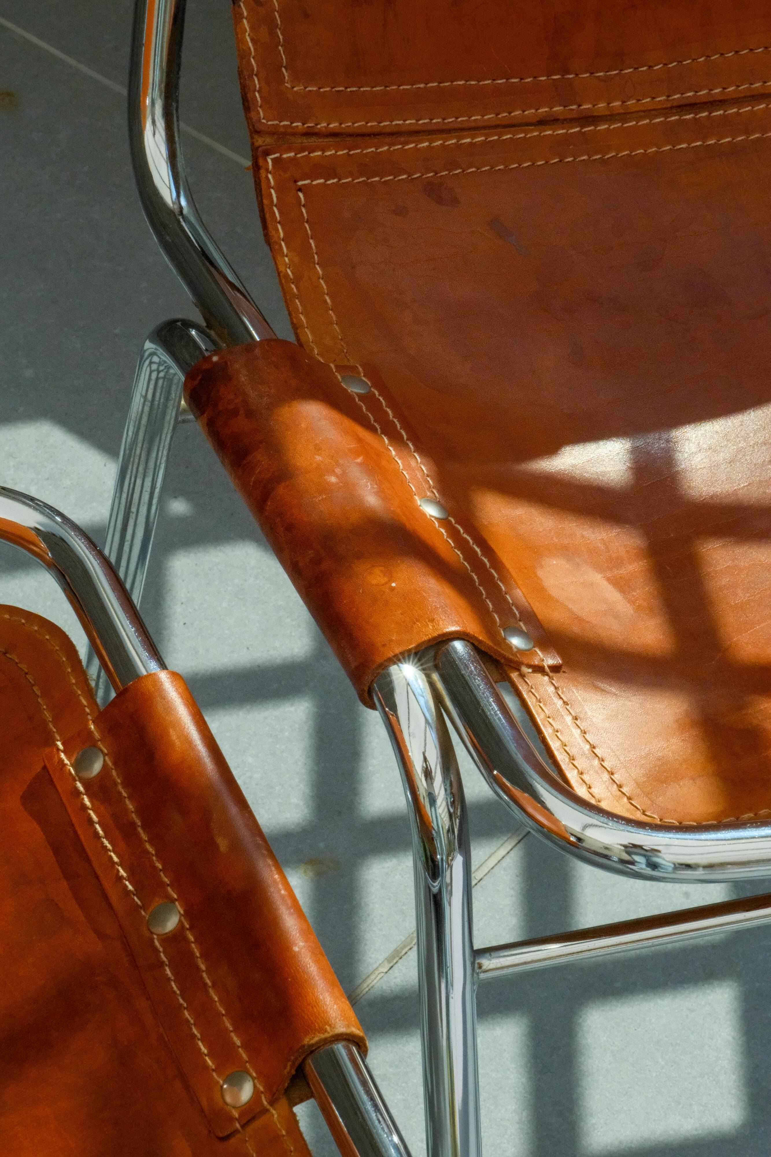 Chair Les Arcs Charlotte Perriand – Vintage patinated leather from the 60s/70s