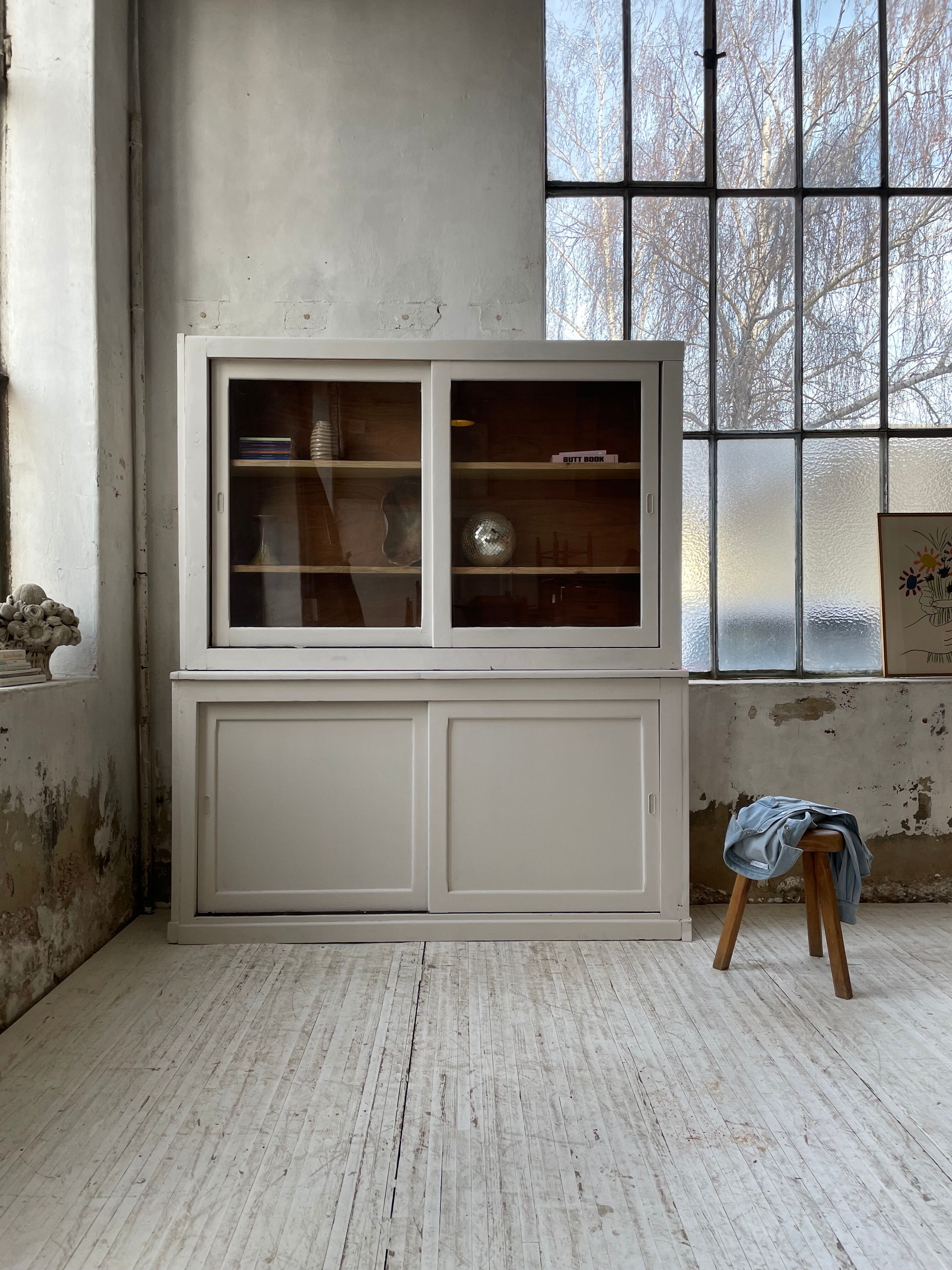 Library showcase ivory white sliding doors